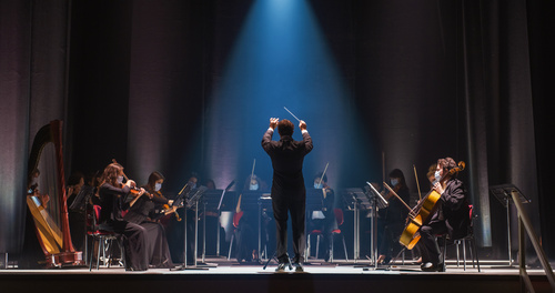 Image achetée d'un orchestre symphonique